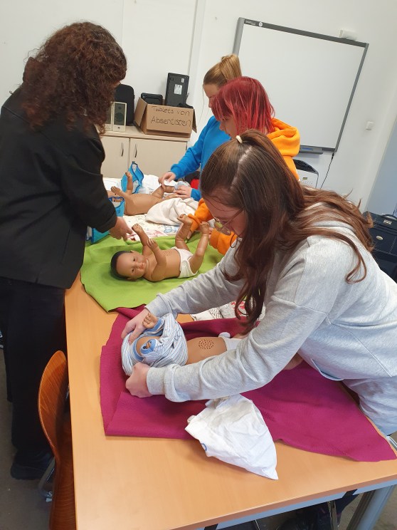 Eltern auf Zeit – Babyprojekt in der 10A