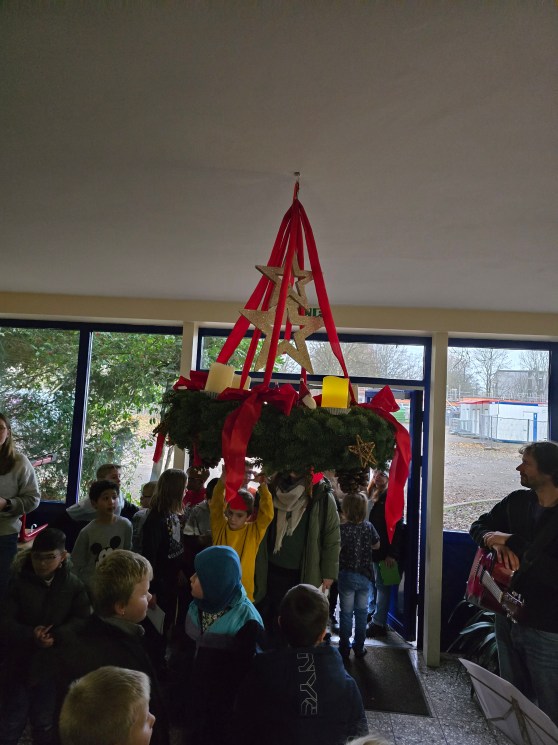 Weihnachtslieder, Tannenzweige und Plätzchenduft