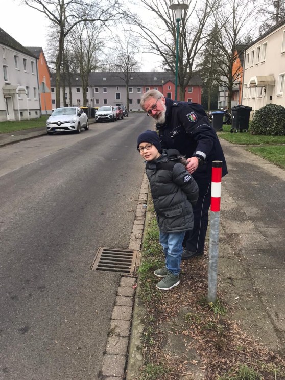 Zu Fuß sicher unterwegs: ABC der Straßenregeln