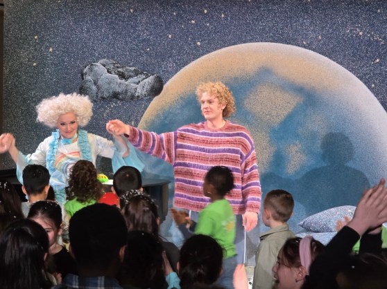 Ein wilder Ritt durch alle Wetterlagen – Besuch der Kinderoper Holle