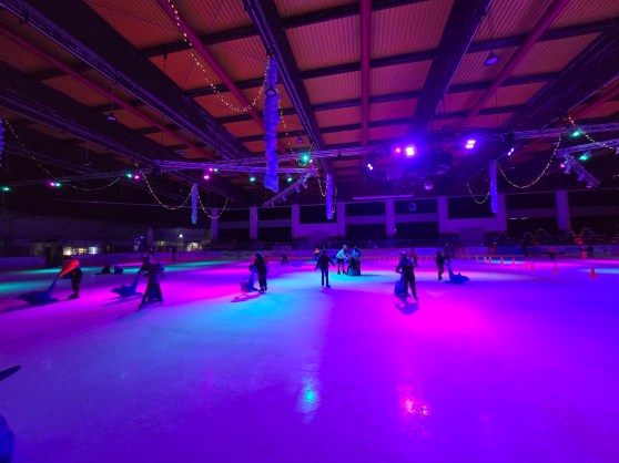 Tierischer Spaß auf dem Eis – Besuch der Eissporthalle Dinslaken