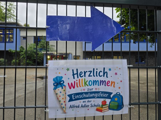 Einschulungsfeier an der AAS
